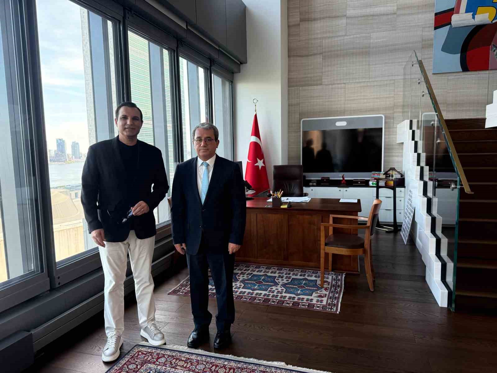 Rafet El Roman’dan New York’ta Milli Takım için yeni marş müjdesi
