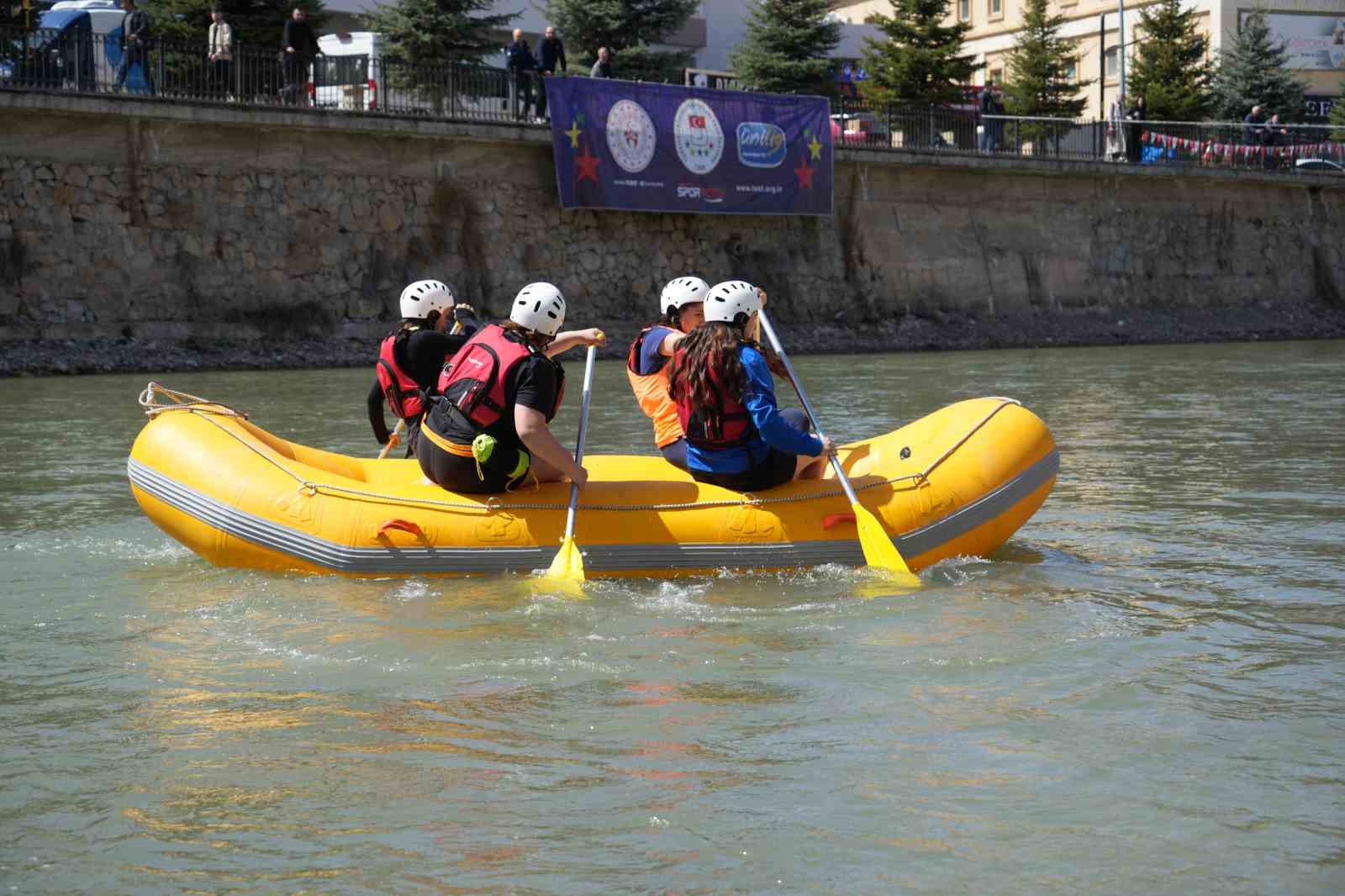 Rafting Şampiyonası’nın ikinci gününde slalom yarışları yapıldı
