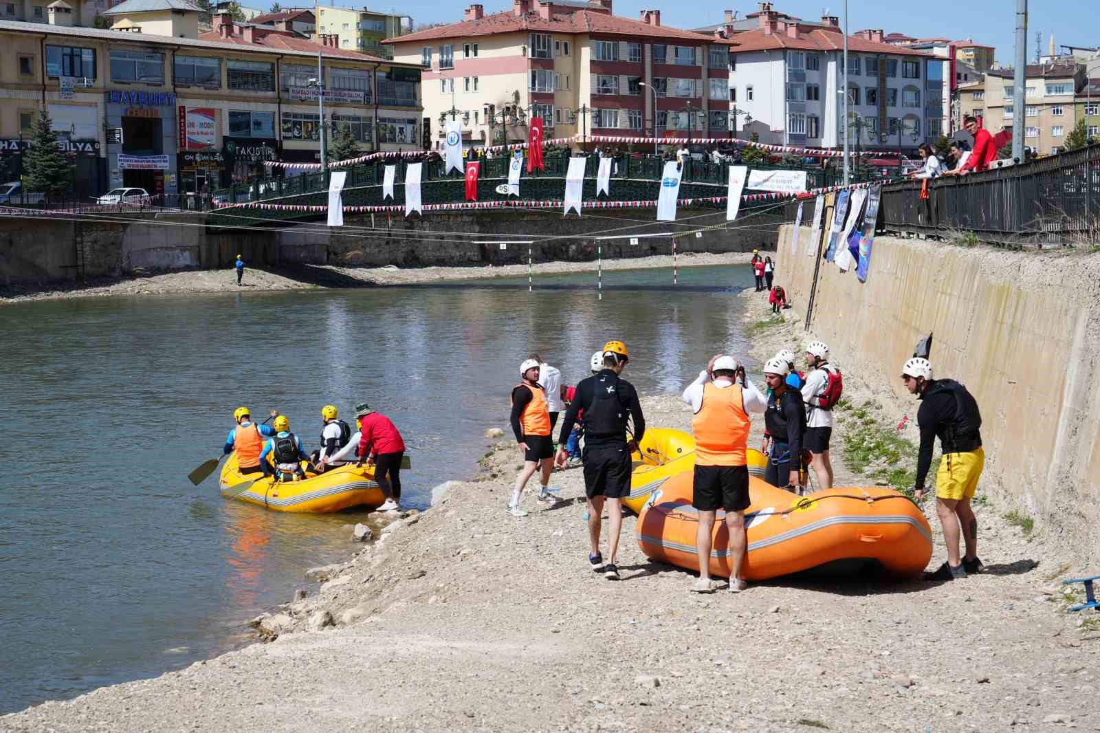 Rafting Şampiyonası’nın ikinci gününde slalom yarışları yapıldı
