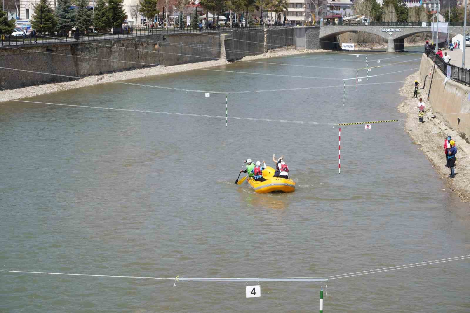 Rafting Şampiyonası’nın ikinci gününde slalom yarışları yapıldı

