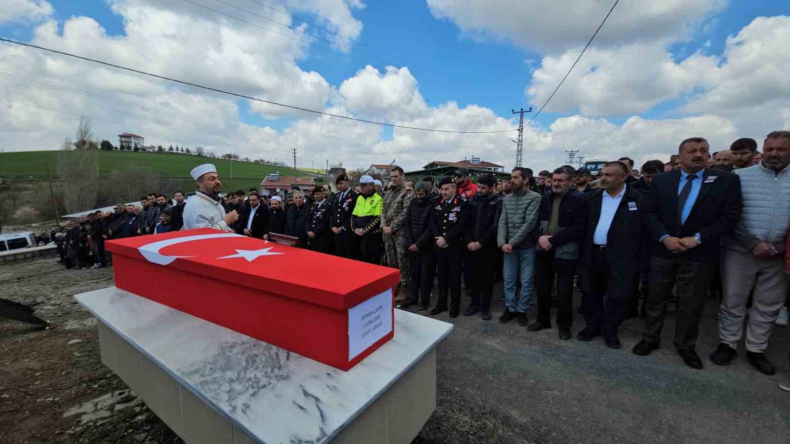 Rahatsızlanarak hayatını kaybeden kursiyer jandarma toprağa verildi
