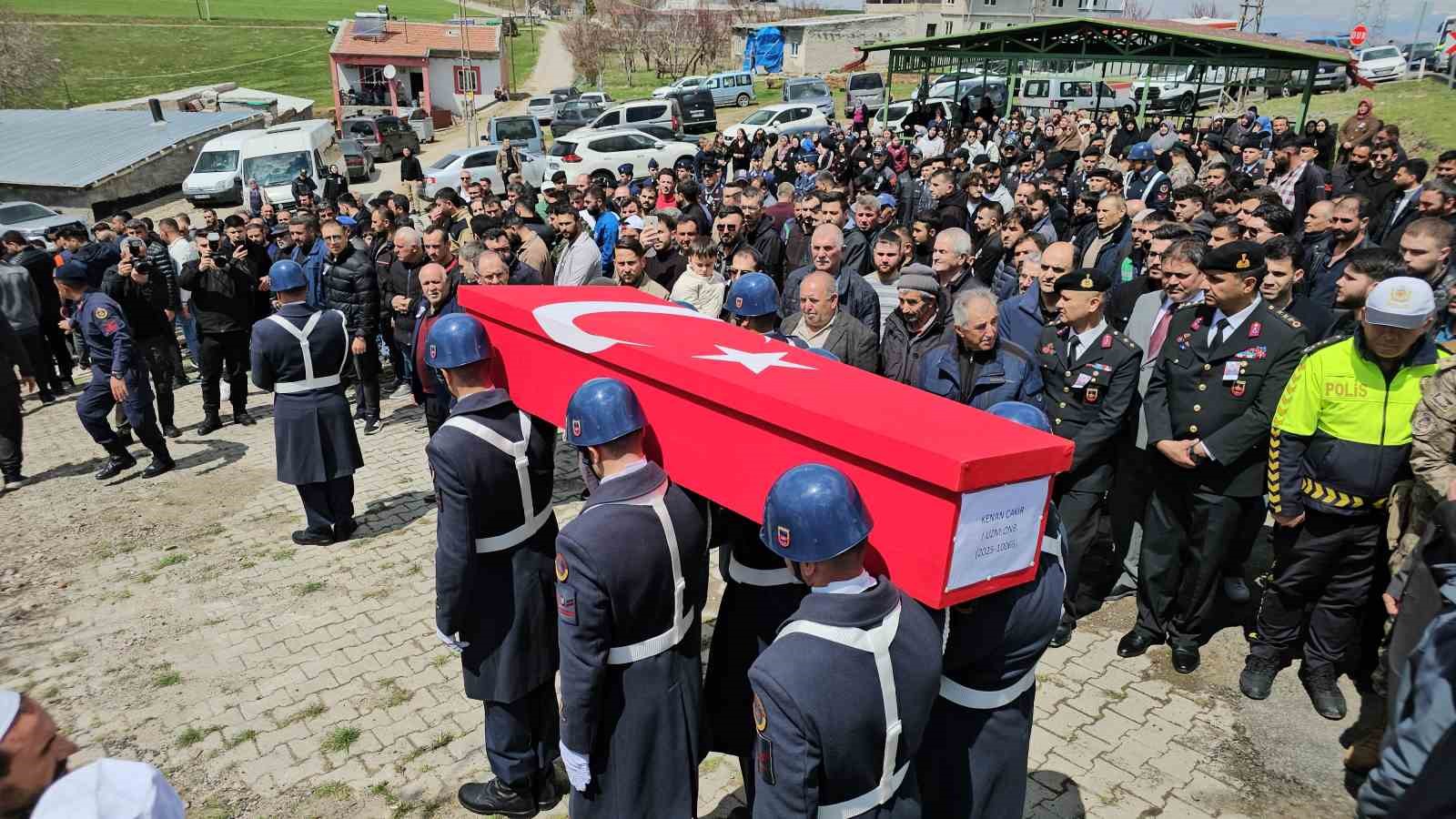 Rahatsızlanarak hayatını kaybeden kursiyer jandarma toprağa verildi
