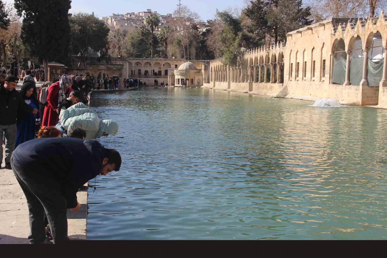 Ramazan ayında Balıklıgöl’e ziyaretçi akını
