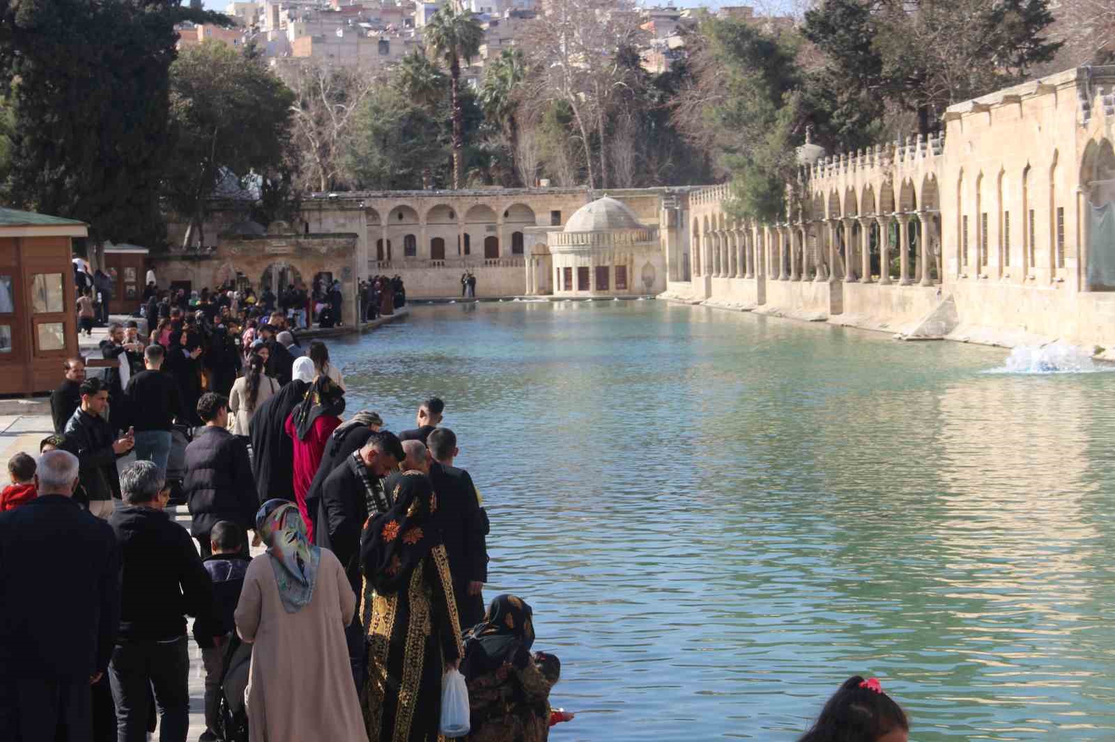 Ramazan ayında Balıklıgöl’e ziyaretçi akını
