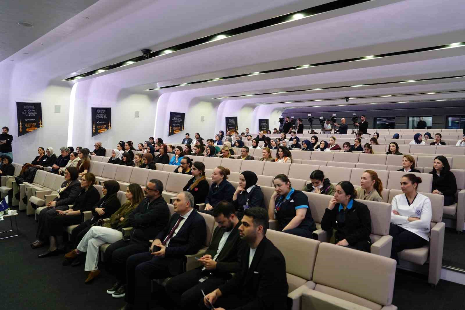 Ramazan ayında reflü artıyor: Uzmanından sahur uyarısı
