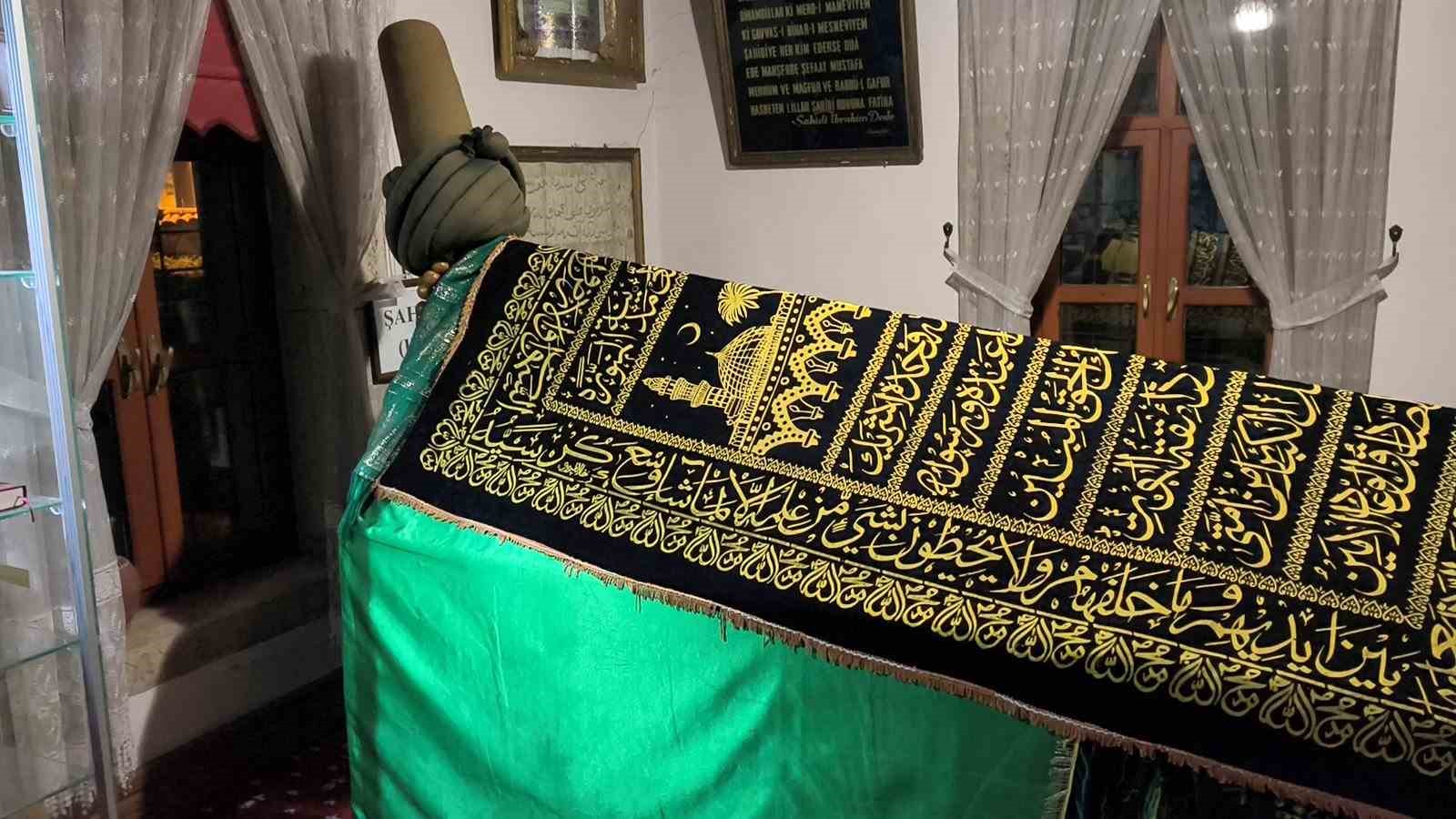 Ramazan ayında Şahidi Türbesi’ne ziyaretçi akını
Ramazan ayında Şahidi Türbesi’ne ziyaretçi akını