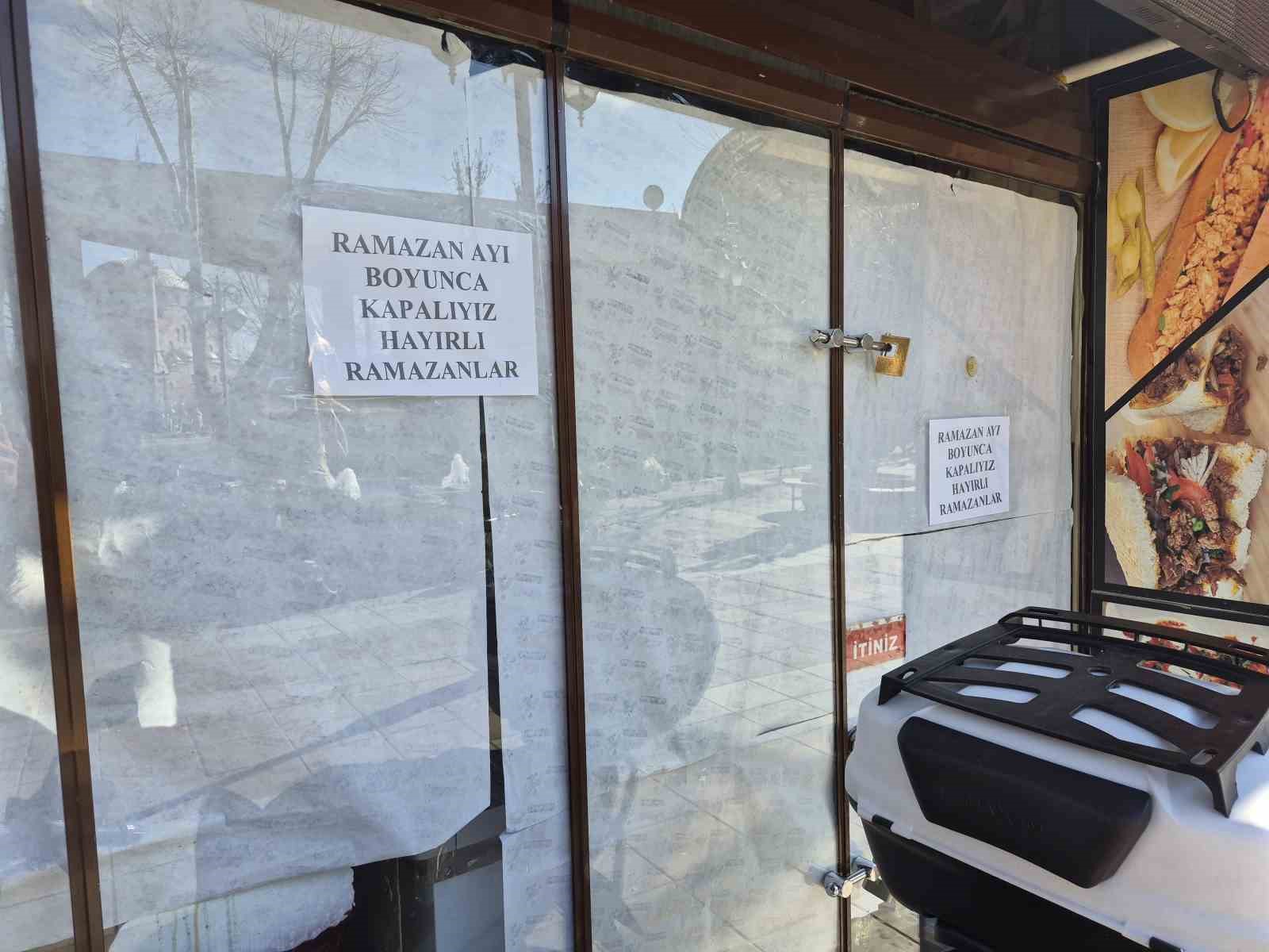 Ramazan ayını fırsat bilen esnaf tadilata başladı
