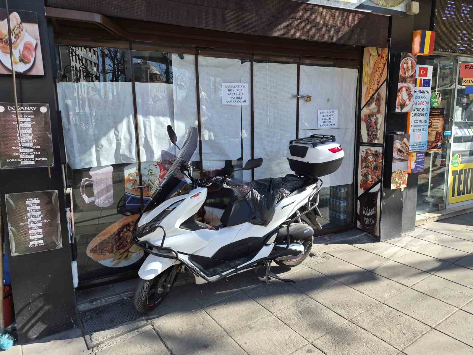 Ramazan ayını fırsat bilen esnaf tadilata başladı
