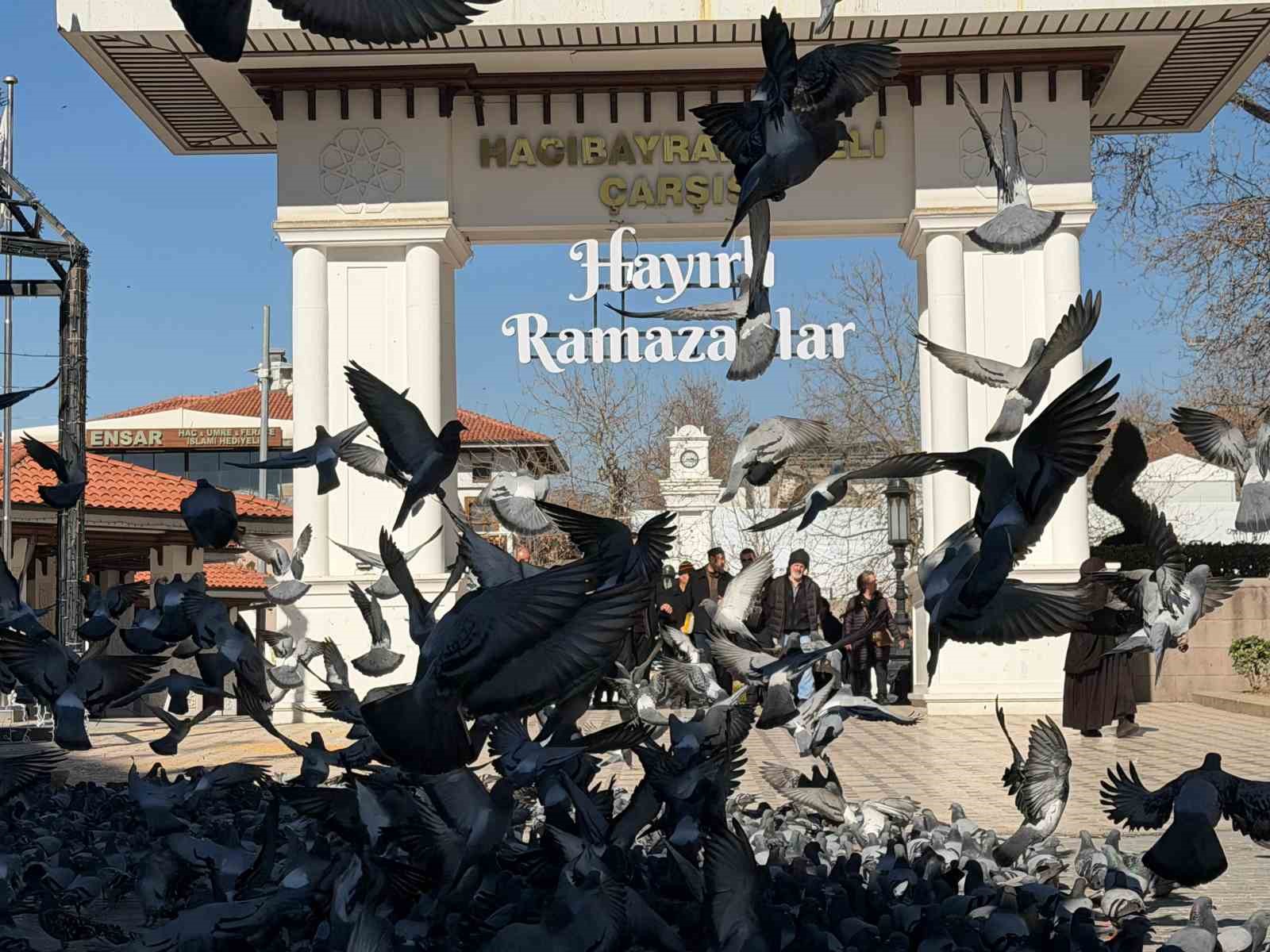 Ramazan ayının son cumasında Hacı Bayram Veli Camii doldu taştı
