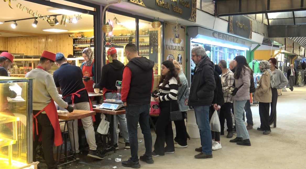 Ramazan ayının vazgeçilmezi küncülü helvanın kuyruğu bitmiyor
