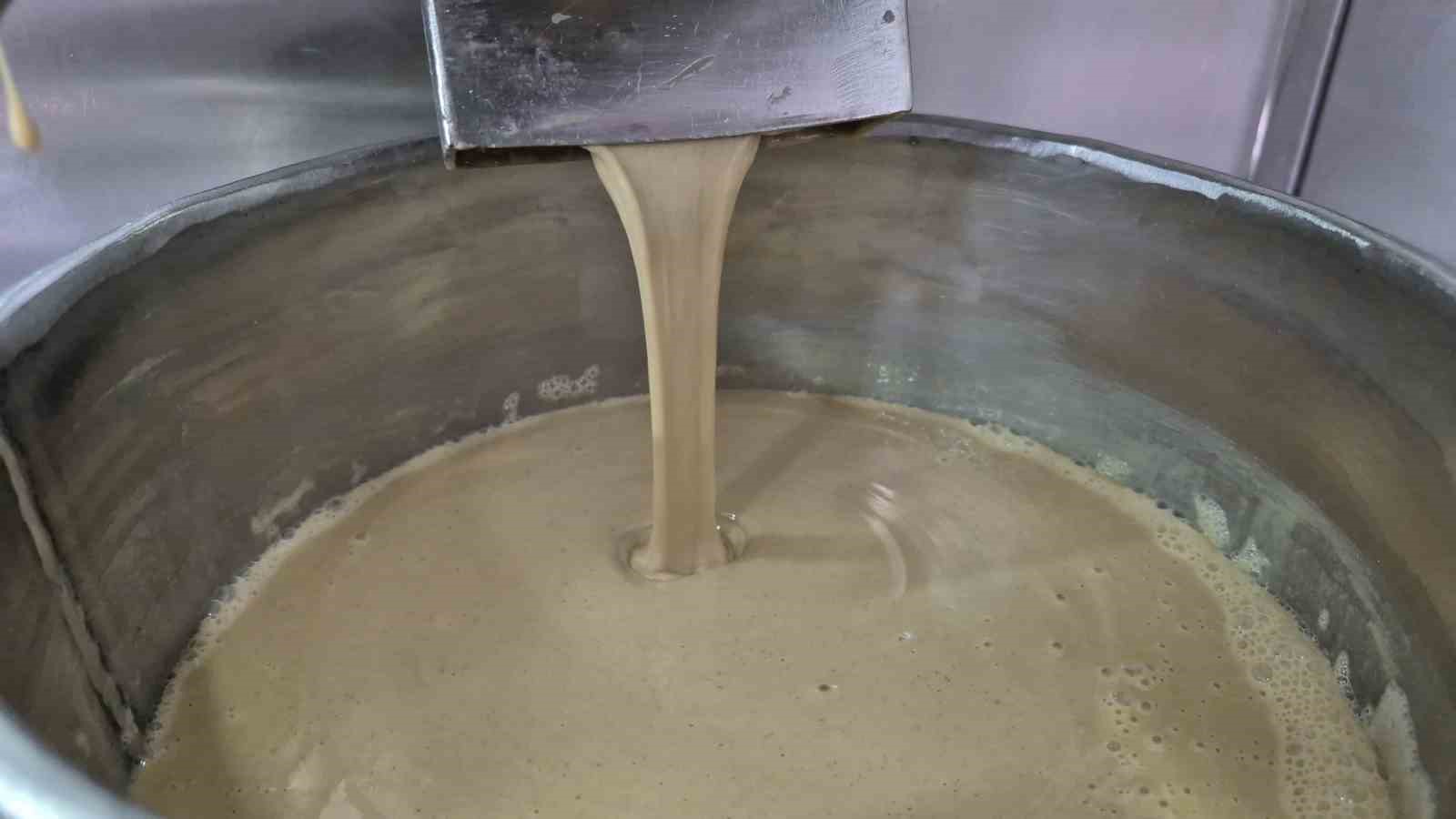 Ramazan Ayı’nın yaklaşmasıyla hurma ve helva satışları yoğunlaştı
