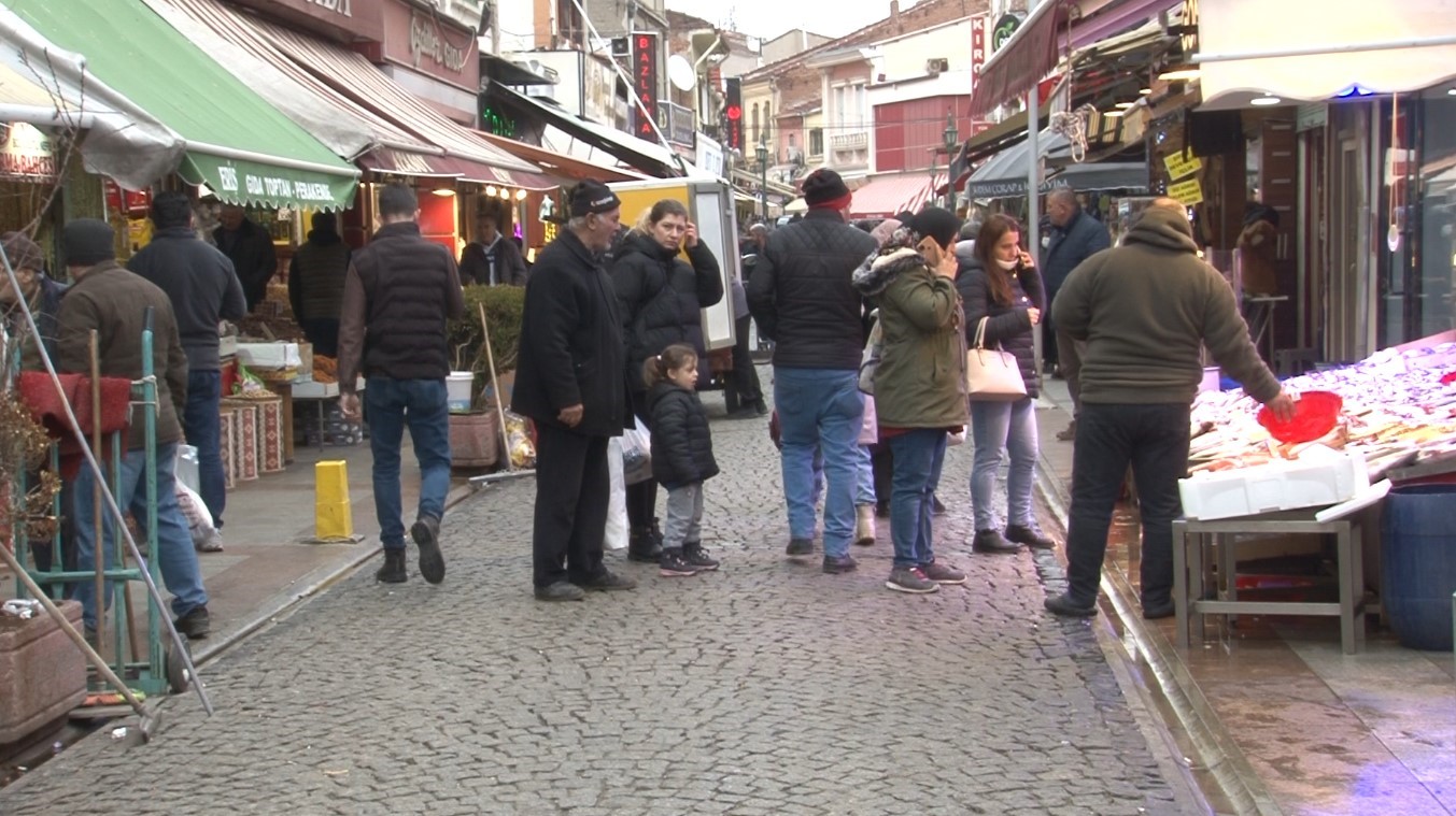 Ramazan Ayı’nın yaklaşmasıyla hurma ve helva satışları yoğunlaştı
