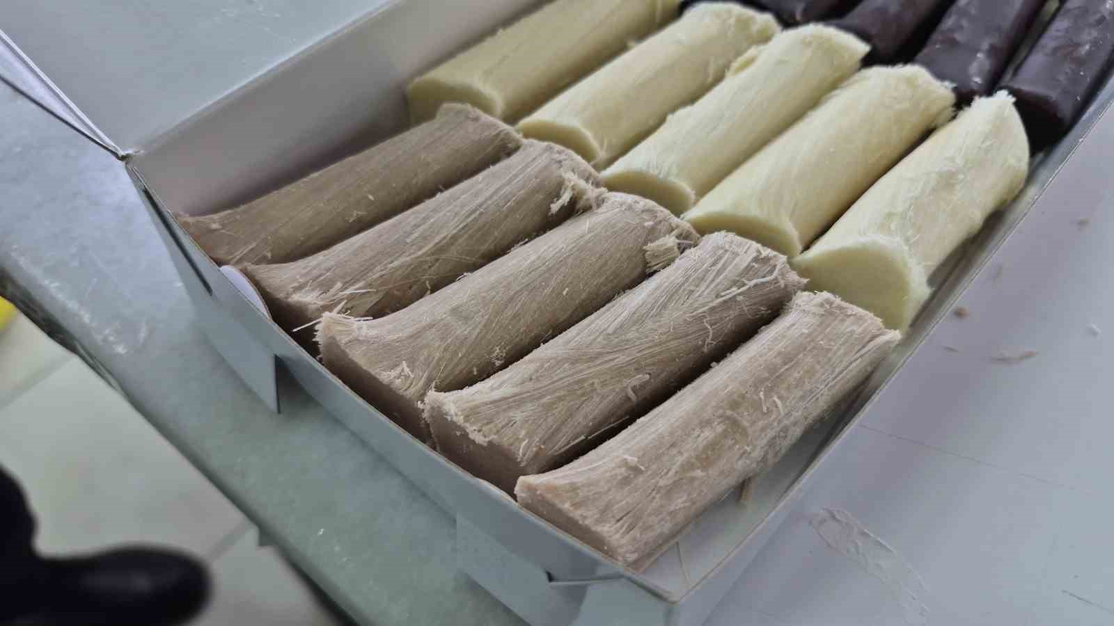 Ramazan Ayı’nın yaklaşmasıyla hurma ve helva satışları yoğunlaştı
