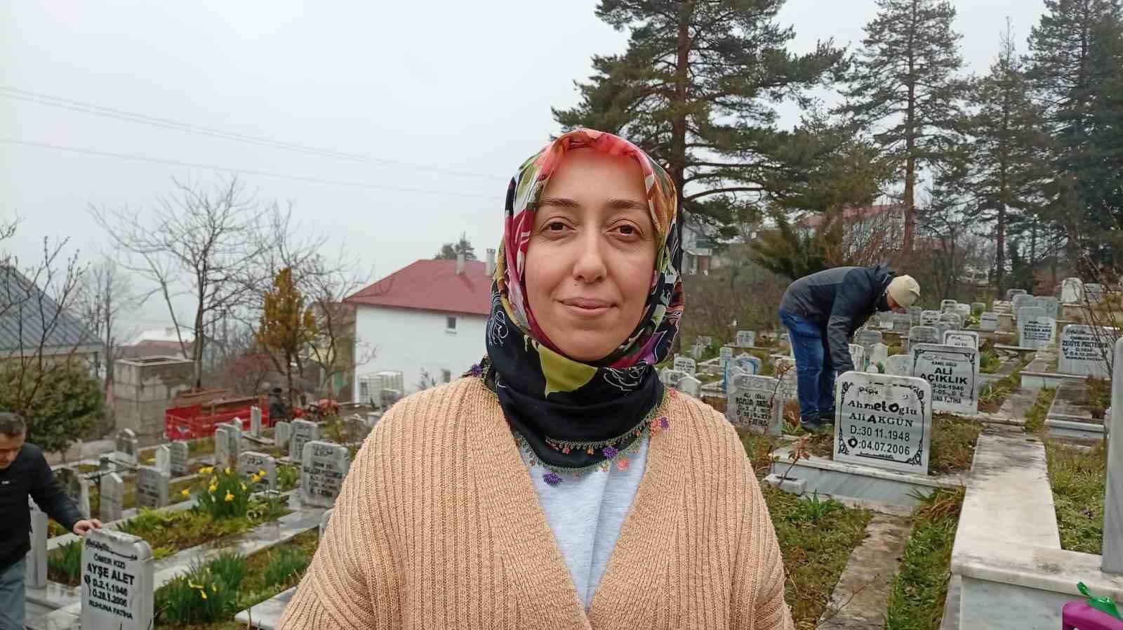 Ramazan Bayramı öncesi mezarlıklara akın ettiler: Kabir başında dua ve gözyaşı
