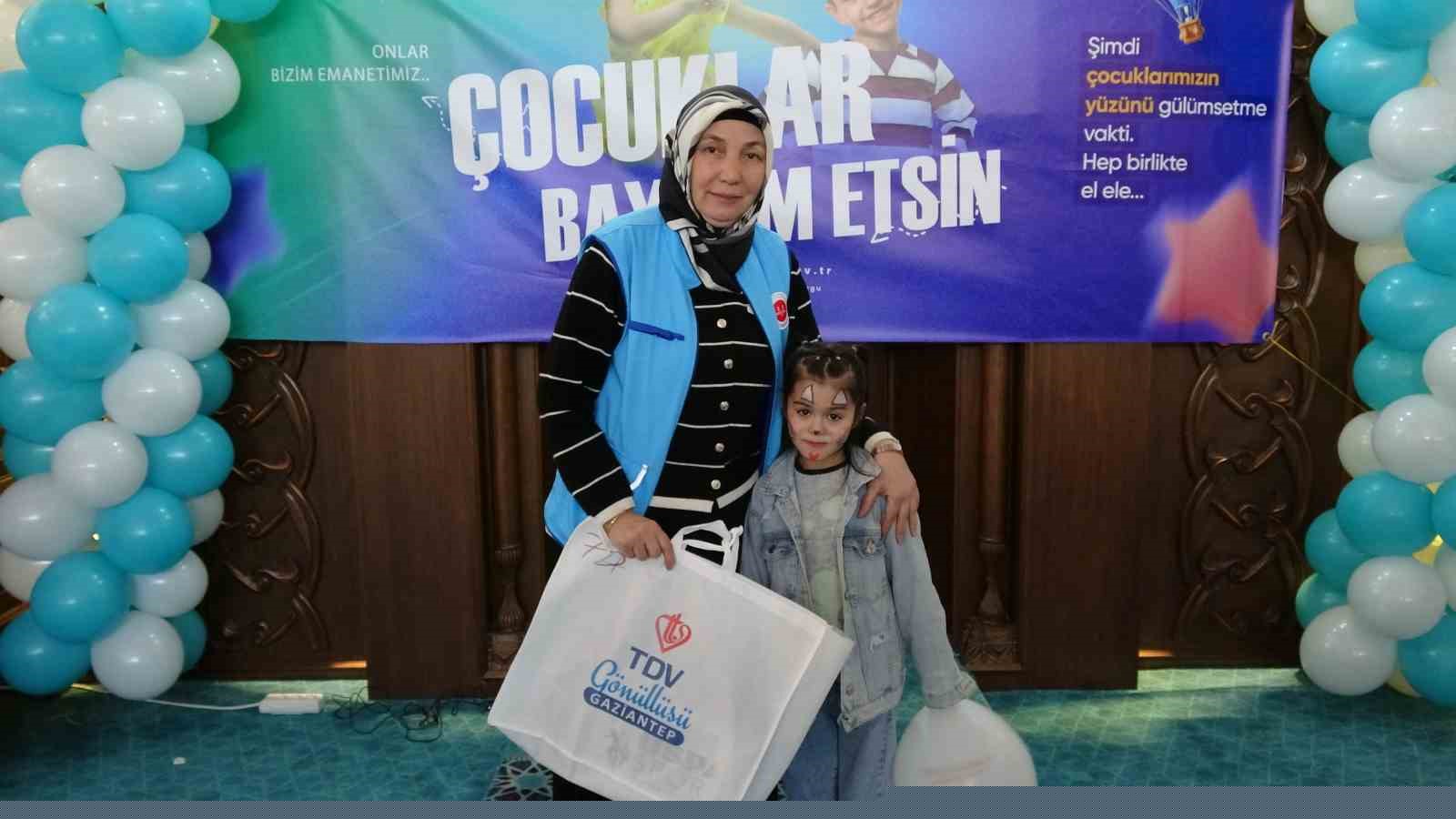 Ramazan Bayramı öncesi yetim çocukların yüzleri güldürüldü
