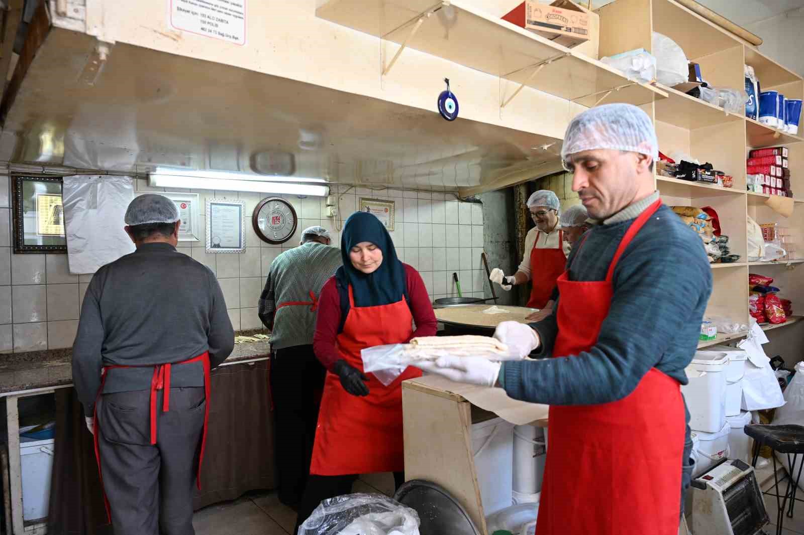 Ramazan geleneği ’Susamlı helva’ tezgahlarda
