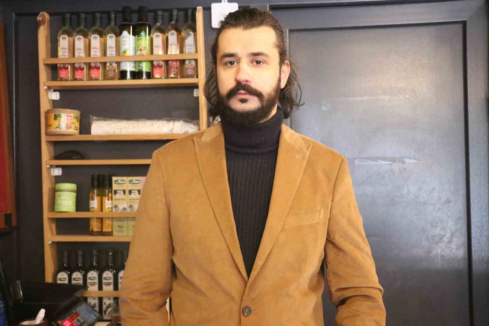 Ramazan öncesinde mahallenin bakkal borcunu kapattı
