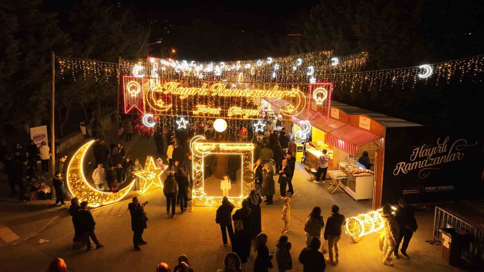 Ramazan Sokağı’nda akşamlar bir başka güzel
Ramazan Sokağı’nda akşamlar bir başka güzel