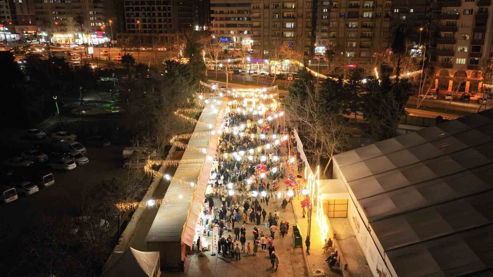 Ramazan Sokağı’nda akşamlar bir başka güzel
Ramazan Sokağı’nda akşamlar bir başka güzel