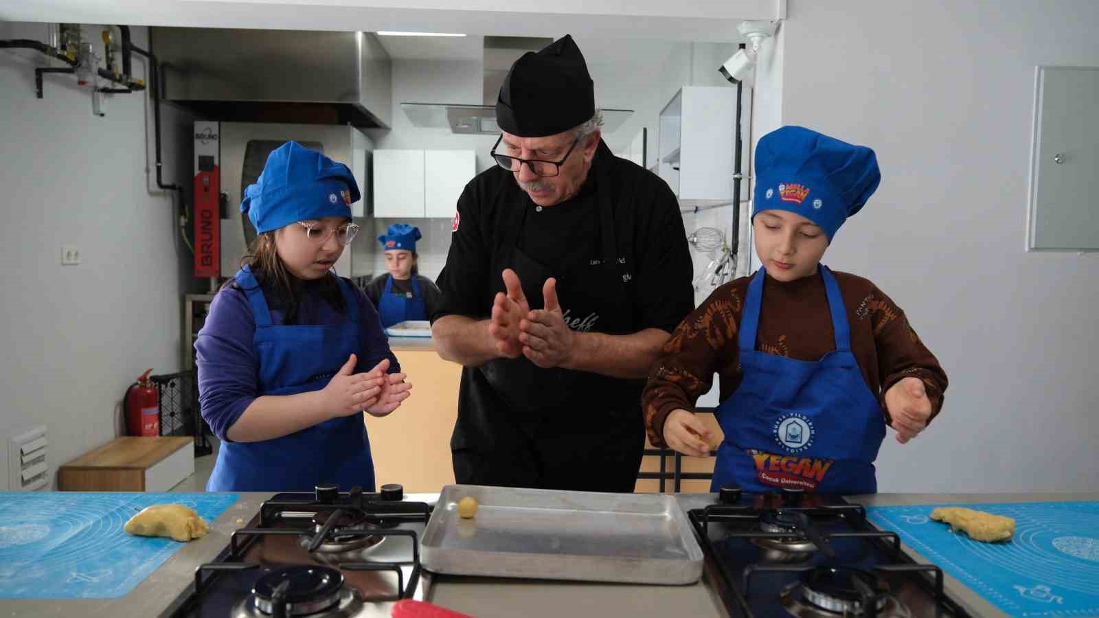 Ramazan tatlıları minik şeflerden
