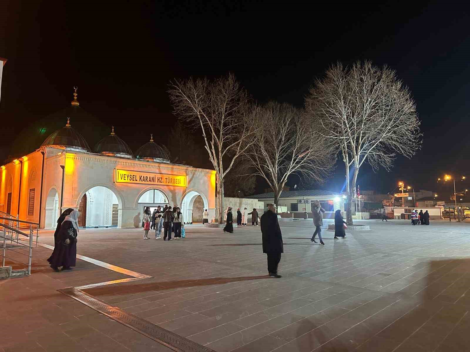 Ramazan’da Veysel Karani Türbesi’ne ziyaretçi akını
