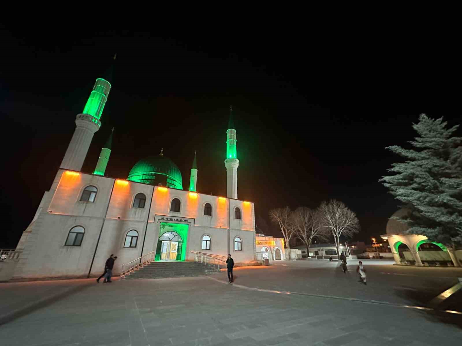 Ramazan’da Veysel Karani Türbesi’ne ziyaretçi akını
