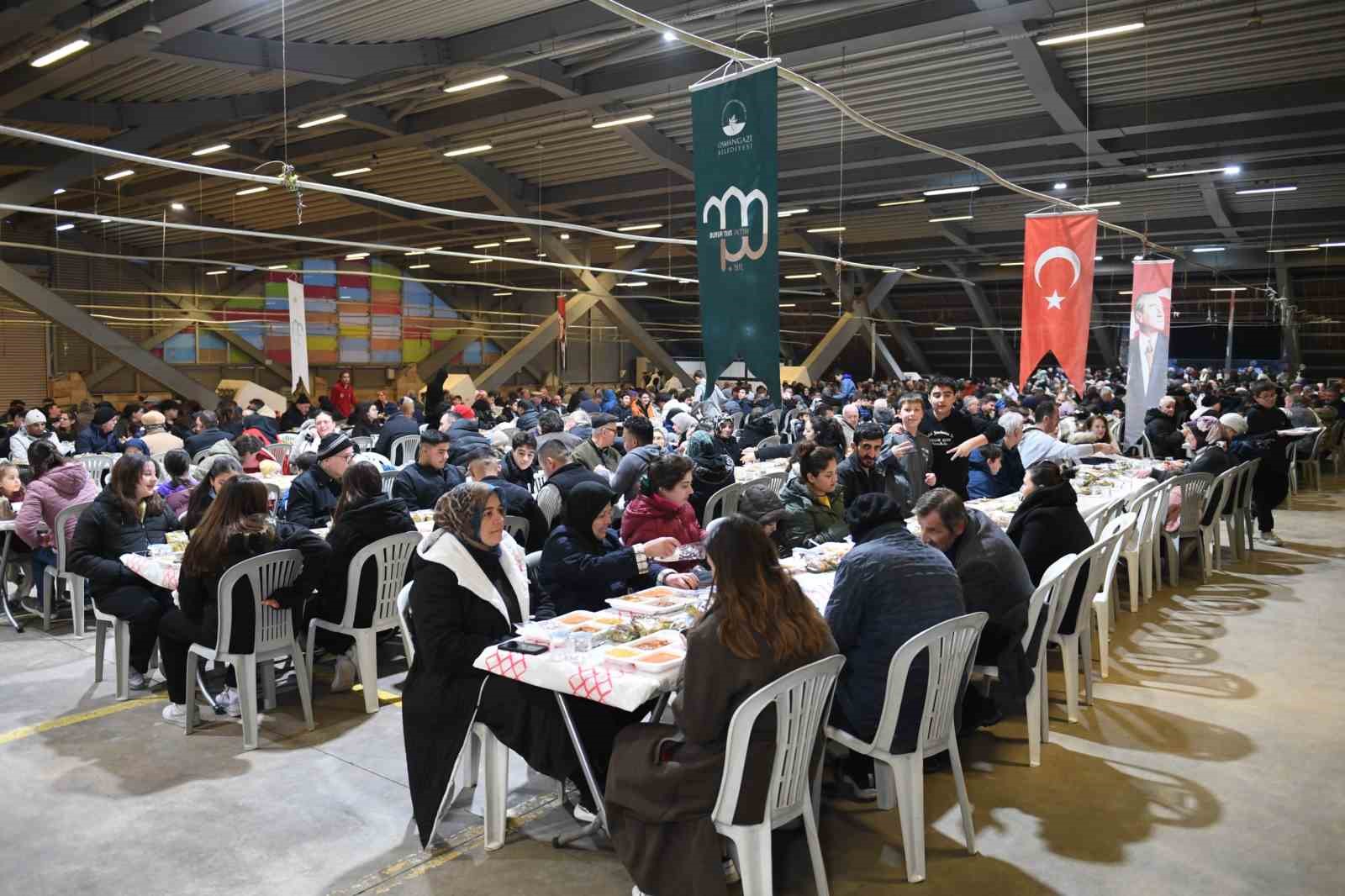 Ramazan’ın bereketi 1050 konutlar’da paylaşıldı

