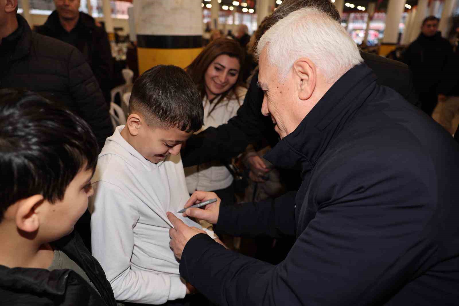 Ramazan’ın bereketi Yıldırım’da paylaşıldı
Ramazan’ın bereketi Yıldırım’da paylaşıldı