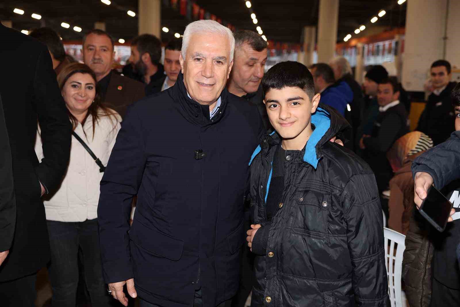 Ramazan’ın bereketi Yıldırım’da paylaşıldı
Ramazan’ın bereketi Yıldırım’da paylaşıldı