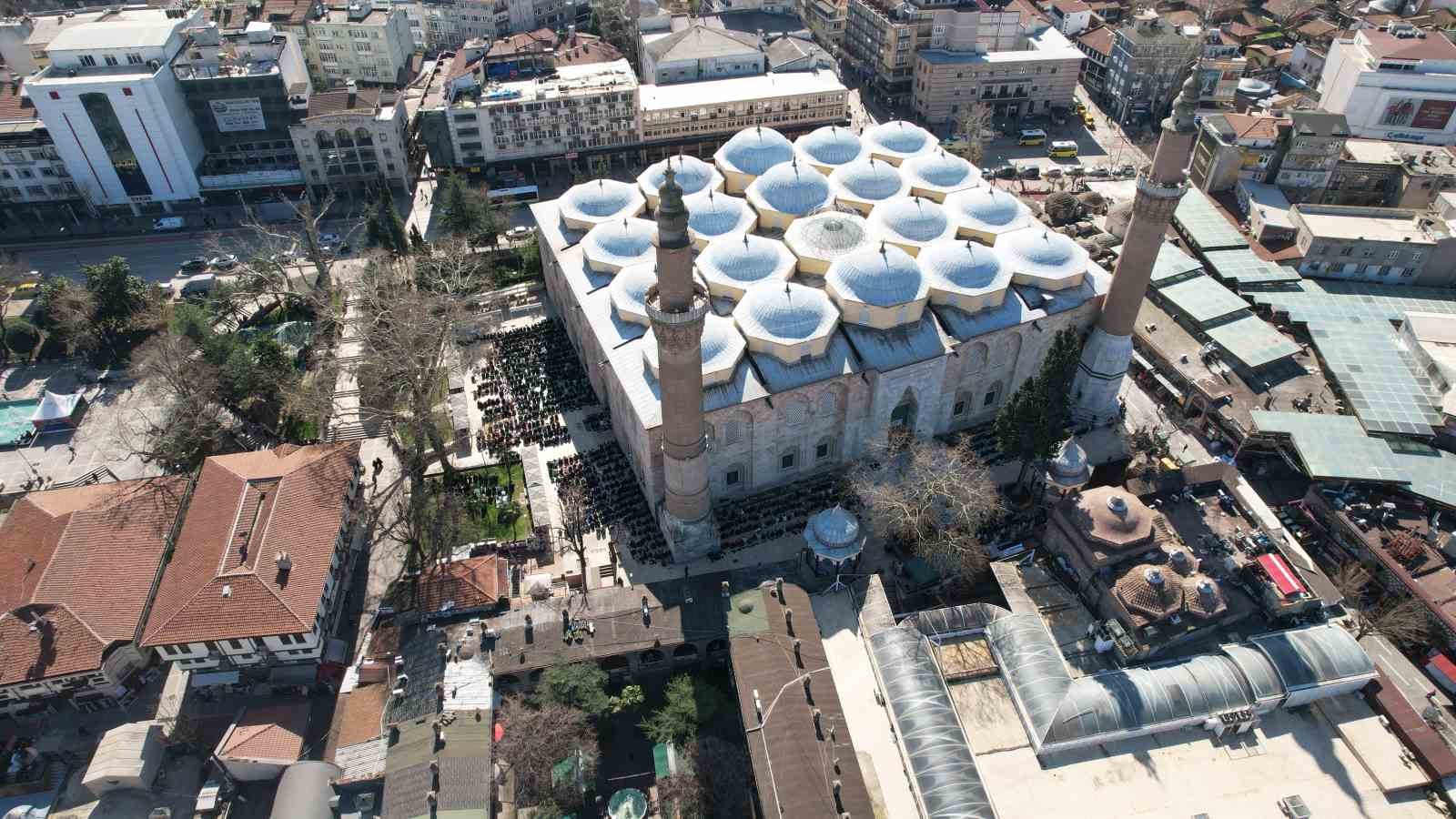 Ramazan’ın ilk Cuma’sı Ulucami doldu taştı
