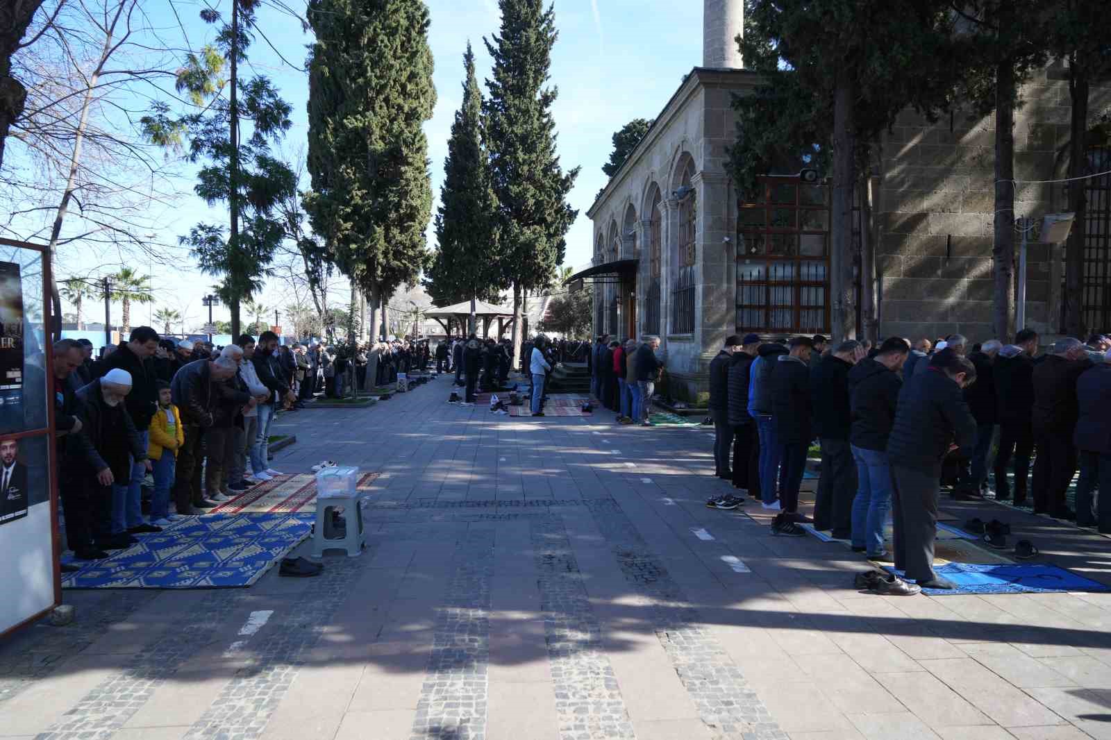 Ramazan’ın ilk cumasında camiler doldu taştı
