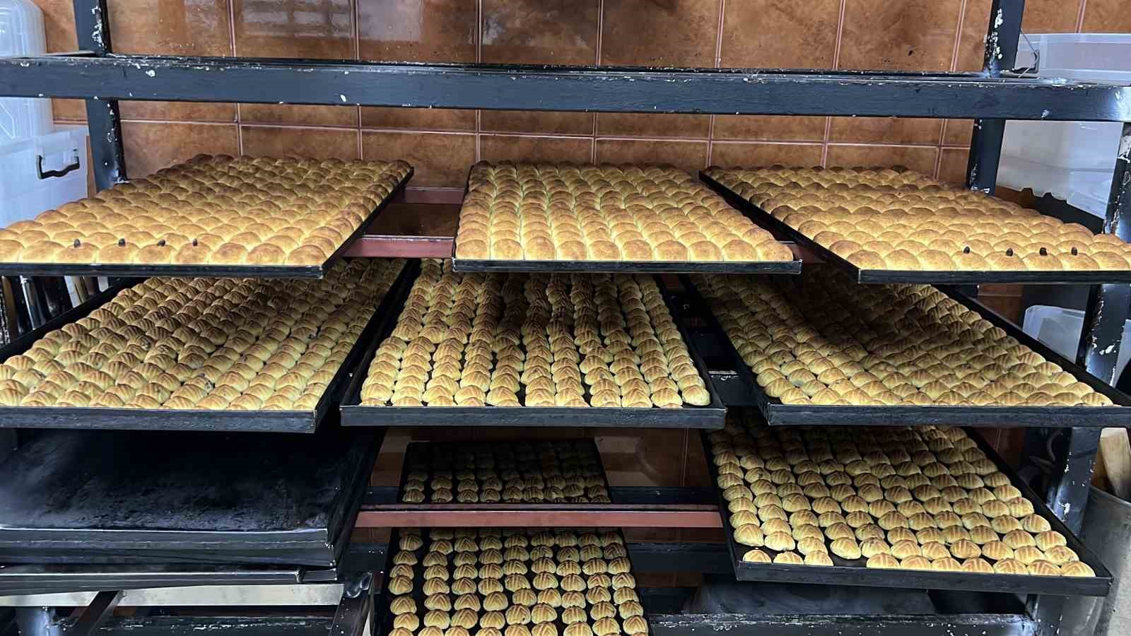 Ramazan’ın ilk gününde Mersin’in vazgeçilmez tatlısı kerebiçe yoğun ilgi
