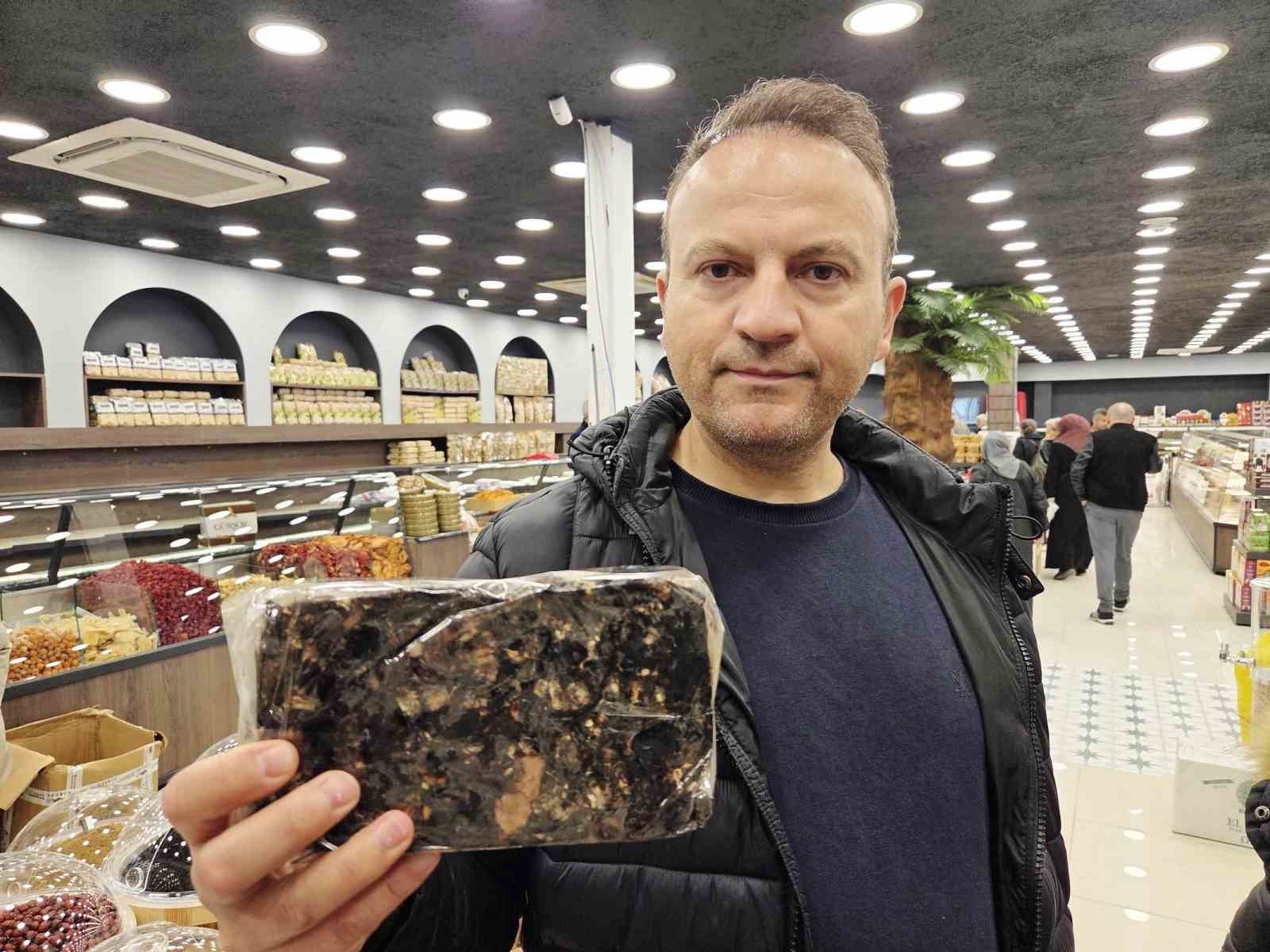 Ramazan’ın vazgeçilmezi hurmaya yoğun ilgi
Ramazan’ın vazgeçilmezi hurmaya yoğun ilgi