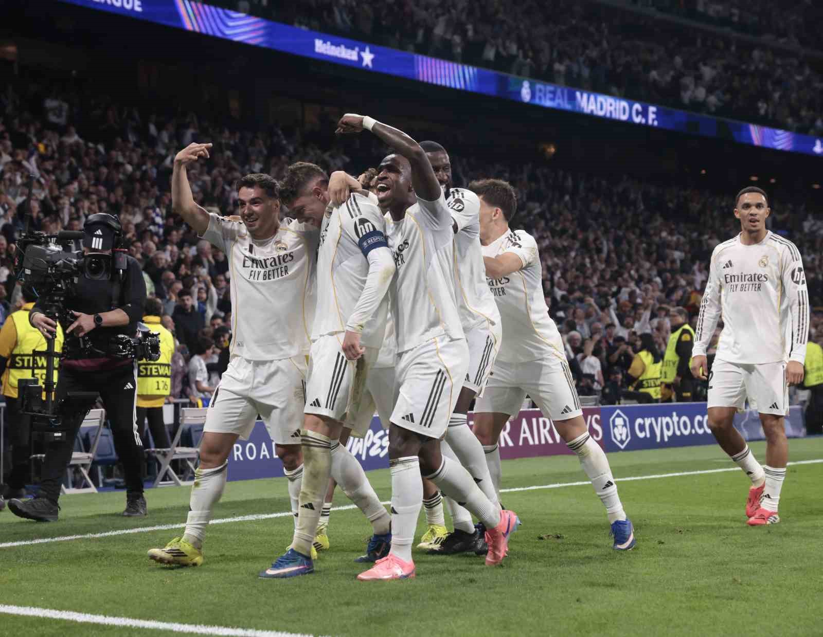 Real Madrid, tur kapısını araladı
