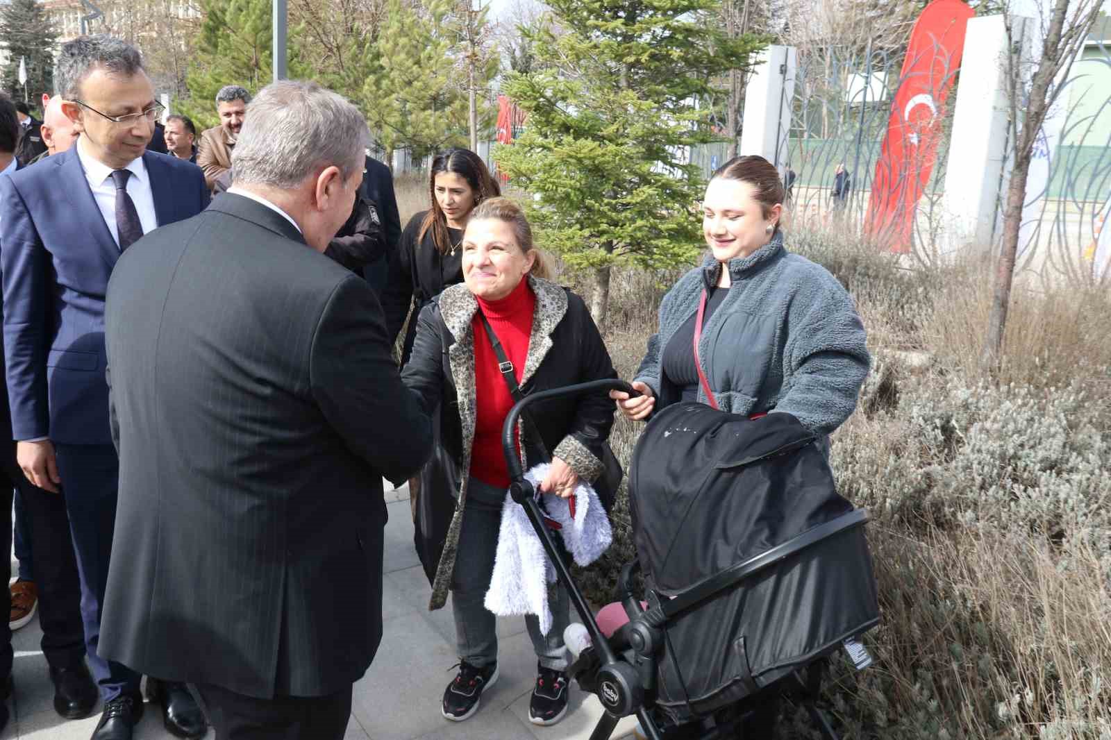 Recep Tayyip Erdoğan Millet Bahçesi’nin yeniden düzenlenmiş hali göz doldurdu
Recep Tayyip Erdoğan Millet Bahçesi’nin yeniden düzenlenmiş hali göz doldurdu