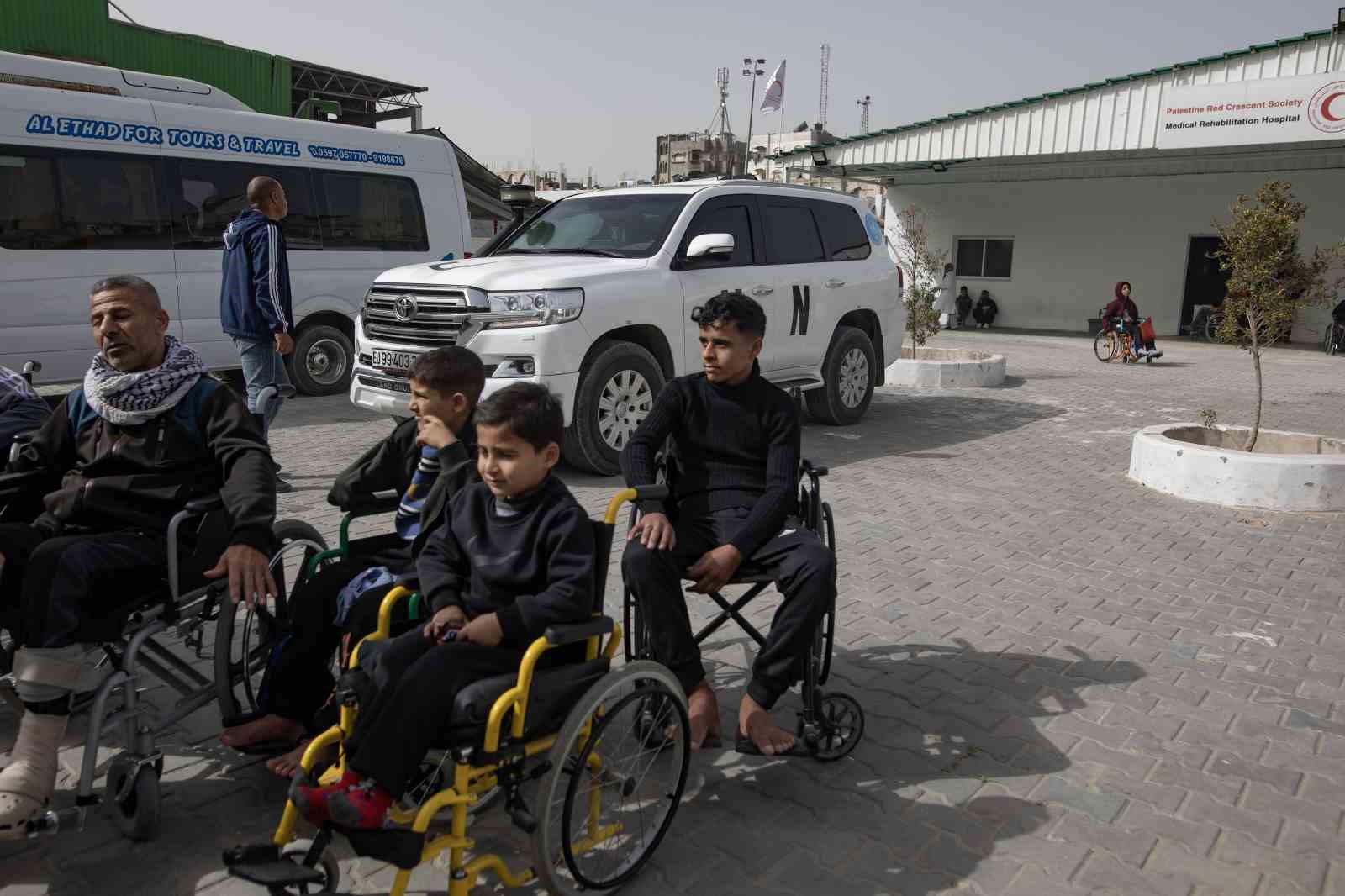 Refah’ın çift yönlü açılışının ilk gününde 12 kişi Mısır’a geçti
