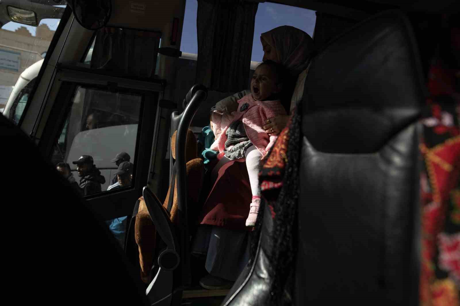 Refah’ın çift yönlü açılışının ilk gününde 12 kişi Mısır’a geçti
