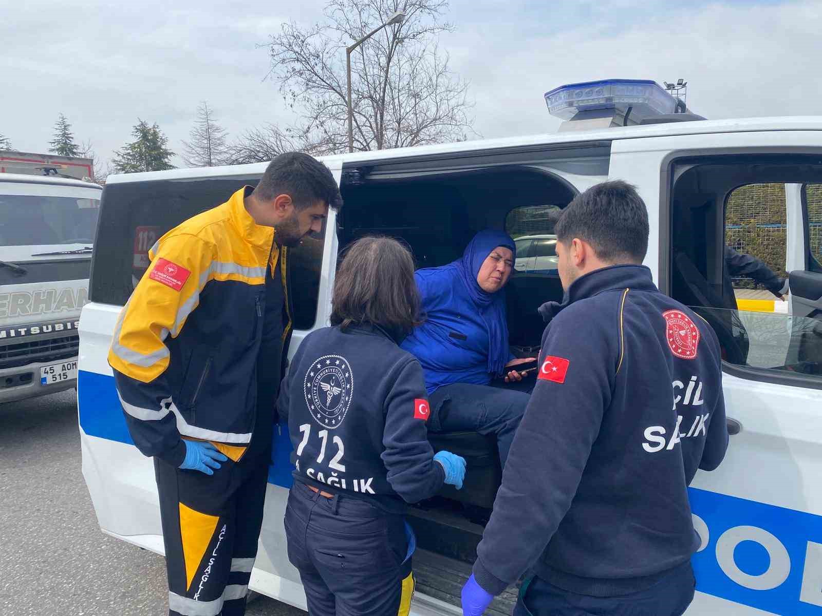 Refüje çarpıp karşı şeride geçen otomobil başka araca çarptı: 1 ölü
