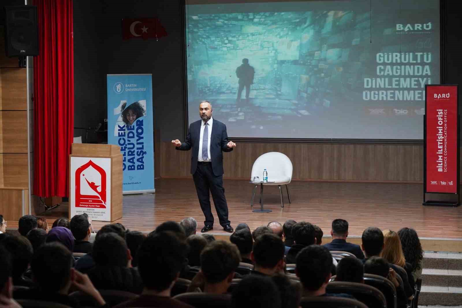 Rektör Akkaya lise öğrencilerine etkili dinleme yöntemlerini anlattı
