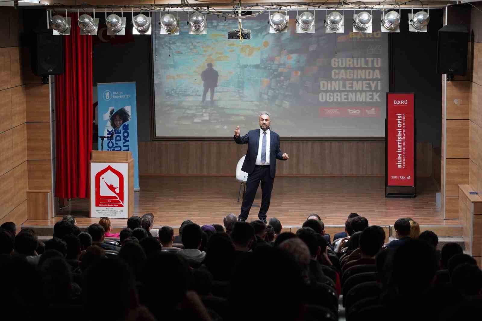 Rektör Akkaya lise öğrencilerine etkili dinleme yöntemlerini anlattı
