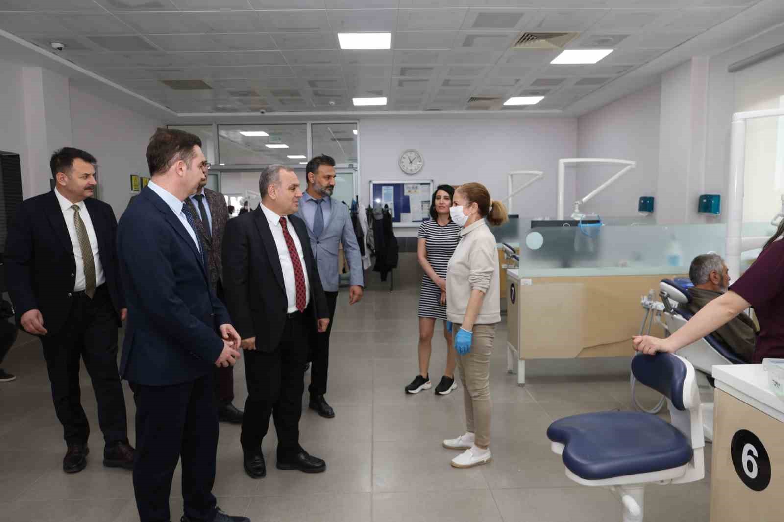 Rektör Altun’dan Diş Hekimliği Fakültesi’ne ziyaret
