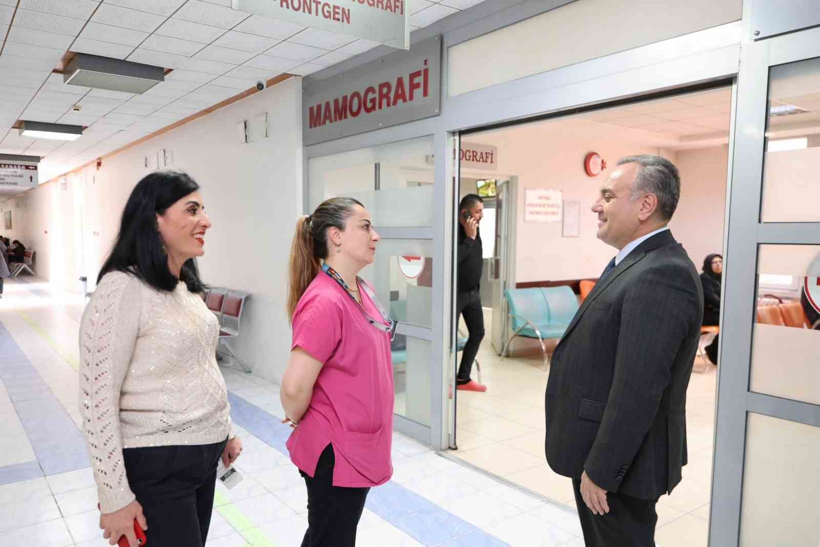 Rektör Altun’dan hastane personeline ziyaret
