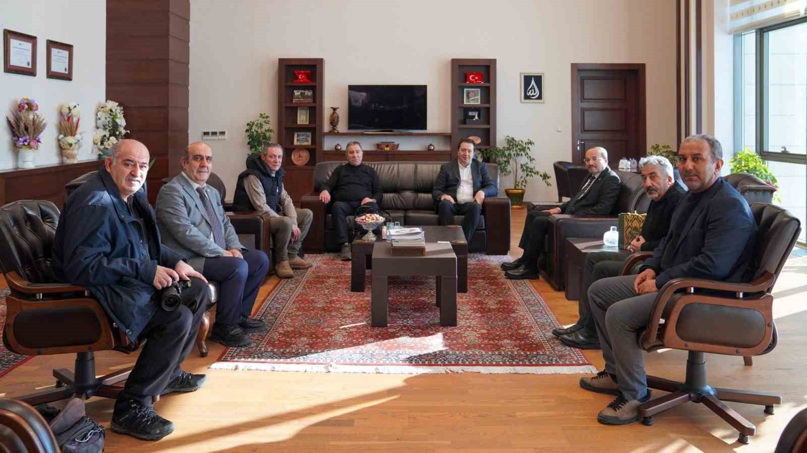 Rektör Çakmak, DAGC ve DGF yönetimini kabul etti
