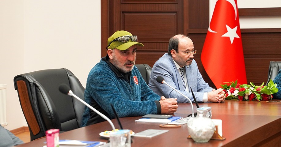 Rektör Çakmak: "Onlarla gurur duyuyoruz"
