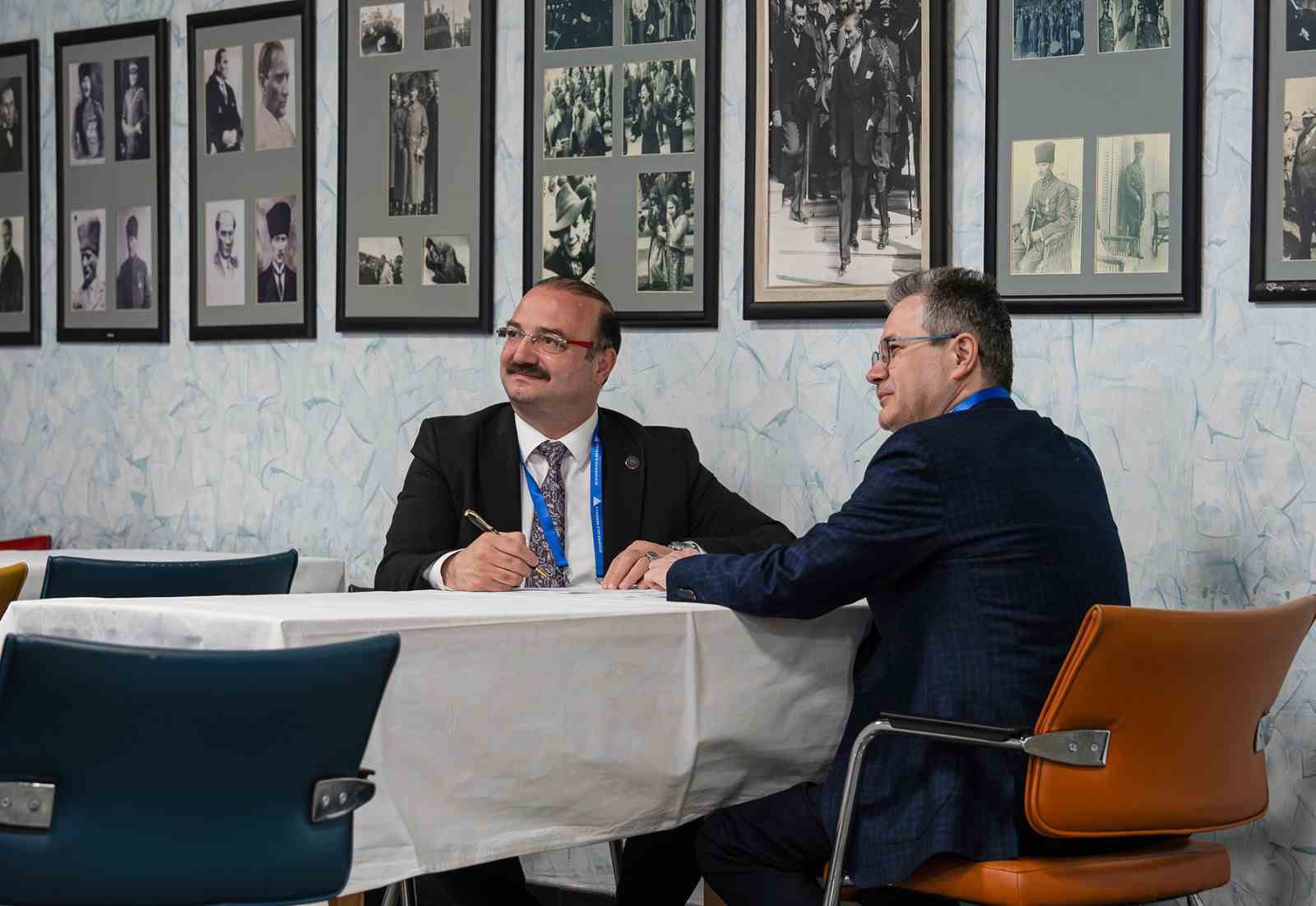 Rektör Hacımüftüoğlu, Avrupa Üniversiteler Birliği Konferansında stratejik anlaşmalara imza attı
