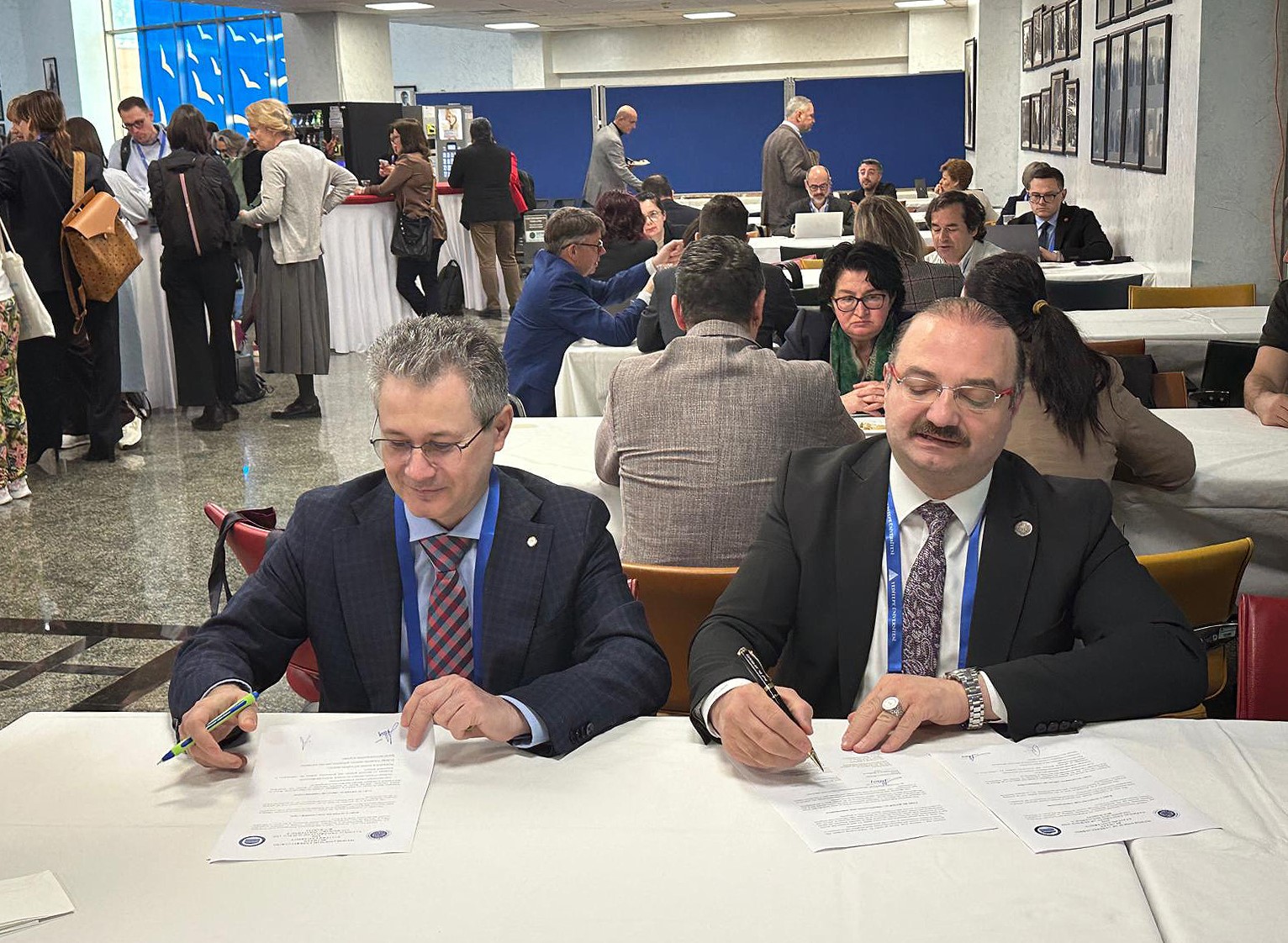 Rektör Hacımüftüoğlu, Avrupa Üniversiteler Birliği Konferansında stratejik anlaşmalara imza attı
