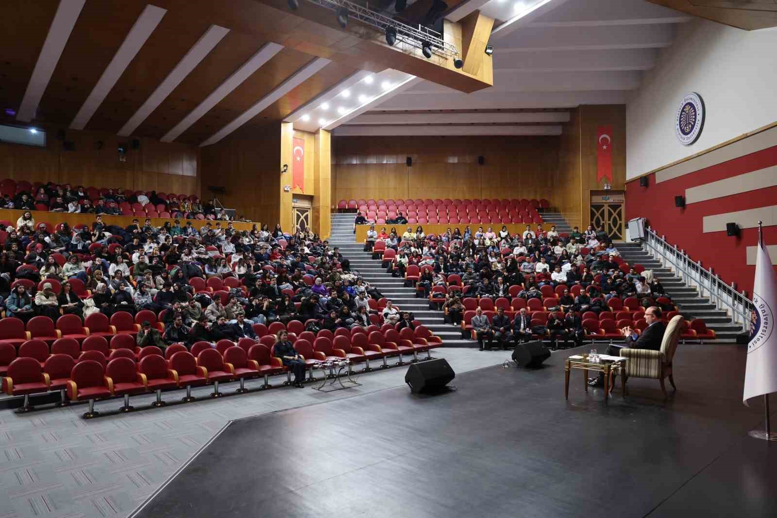 Rektör Hacımüftüoğlu, geleceğin hekimleriyle bir araya geldi
