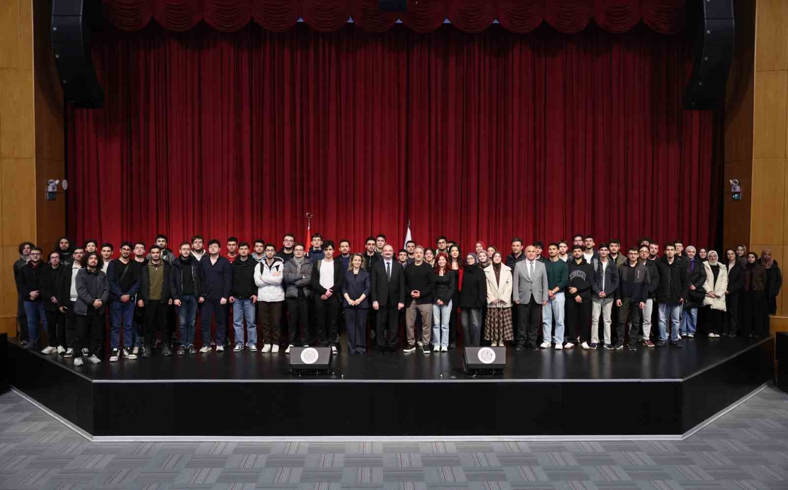 Rektör Hacımüftüoğlu, geleceğin hekimleriyle bir araya geldi
