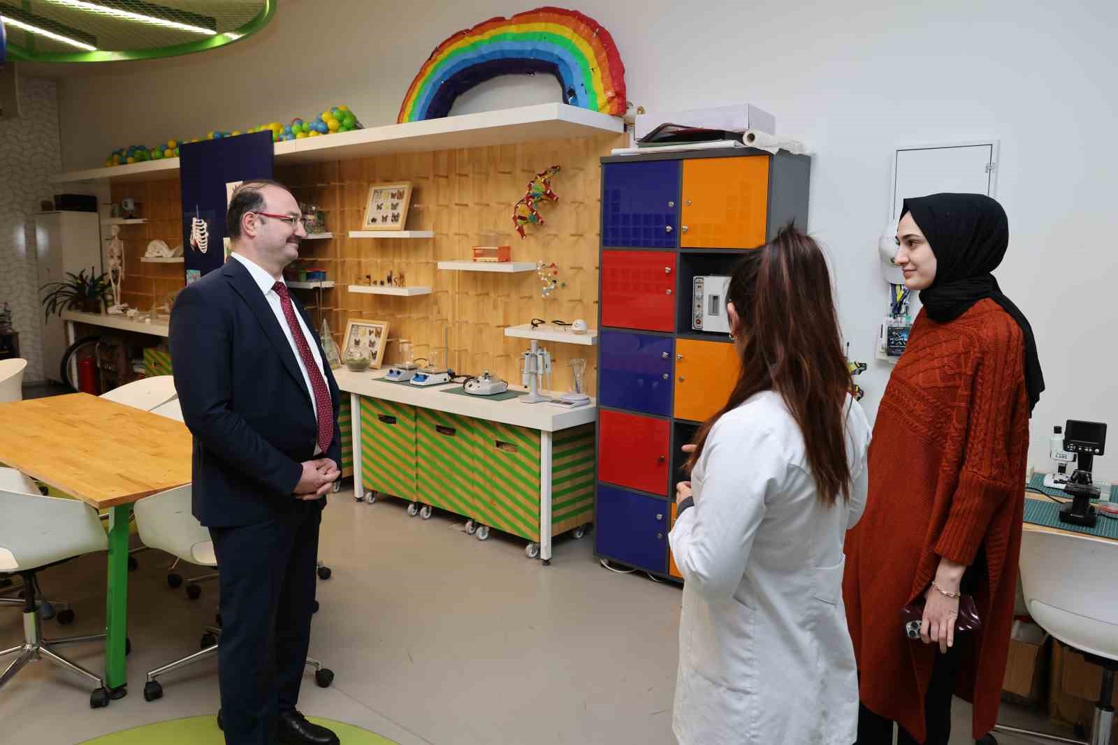 Rektör Hacımüftüoğlu’ndan Bilim Erzurum’a ziyaret: "Gelecek vizyonumuz gençlerimizin hayalleriyle güçleniyor"
