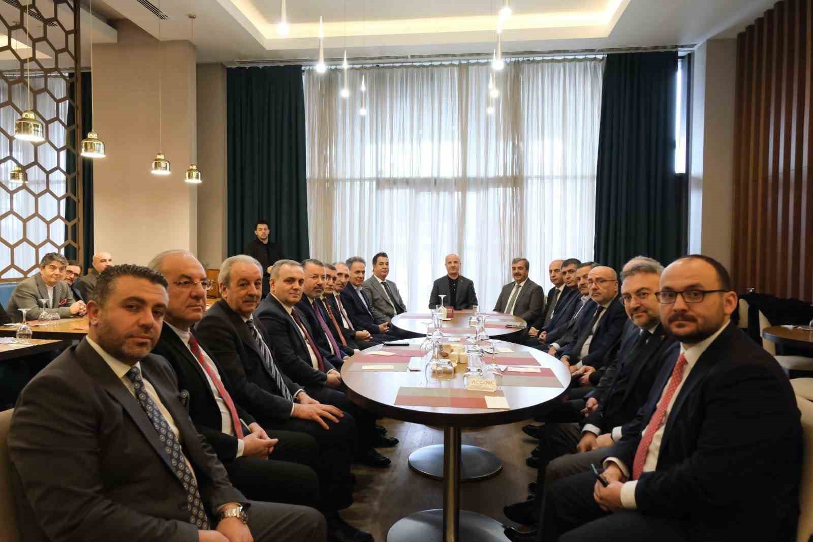 Rektör Karamustafa Anadolu Üniversiteler Birliği İstişare Toplantısı’na katıldı
